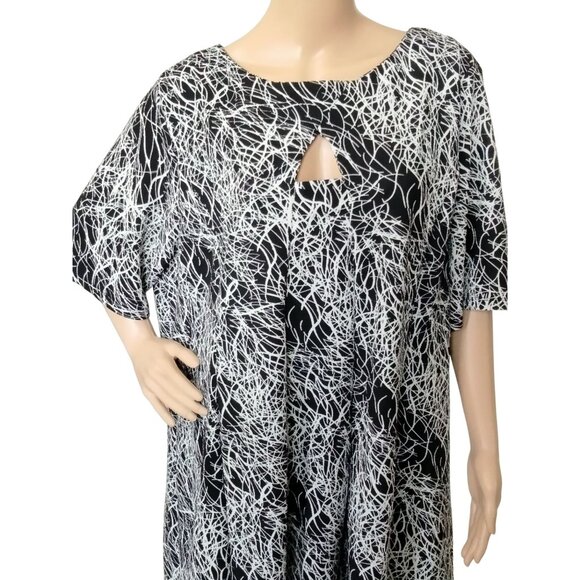 Avenue Plus Size 26/28 Dress Womens Black White Abstract Print Keyhole - Picture 3 of 10